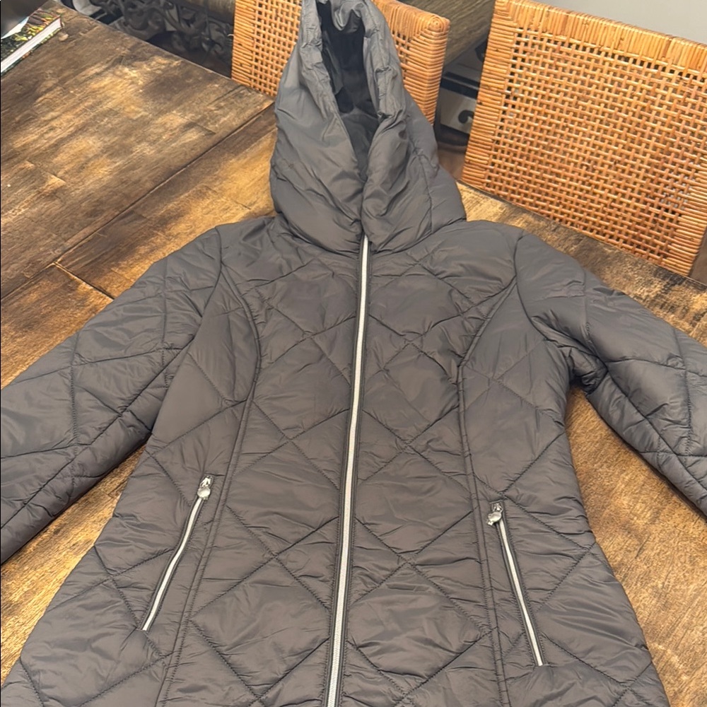Grey Puffer Jacket with Quilted Design and Hood
